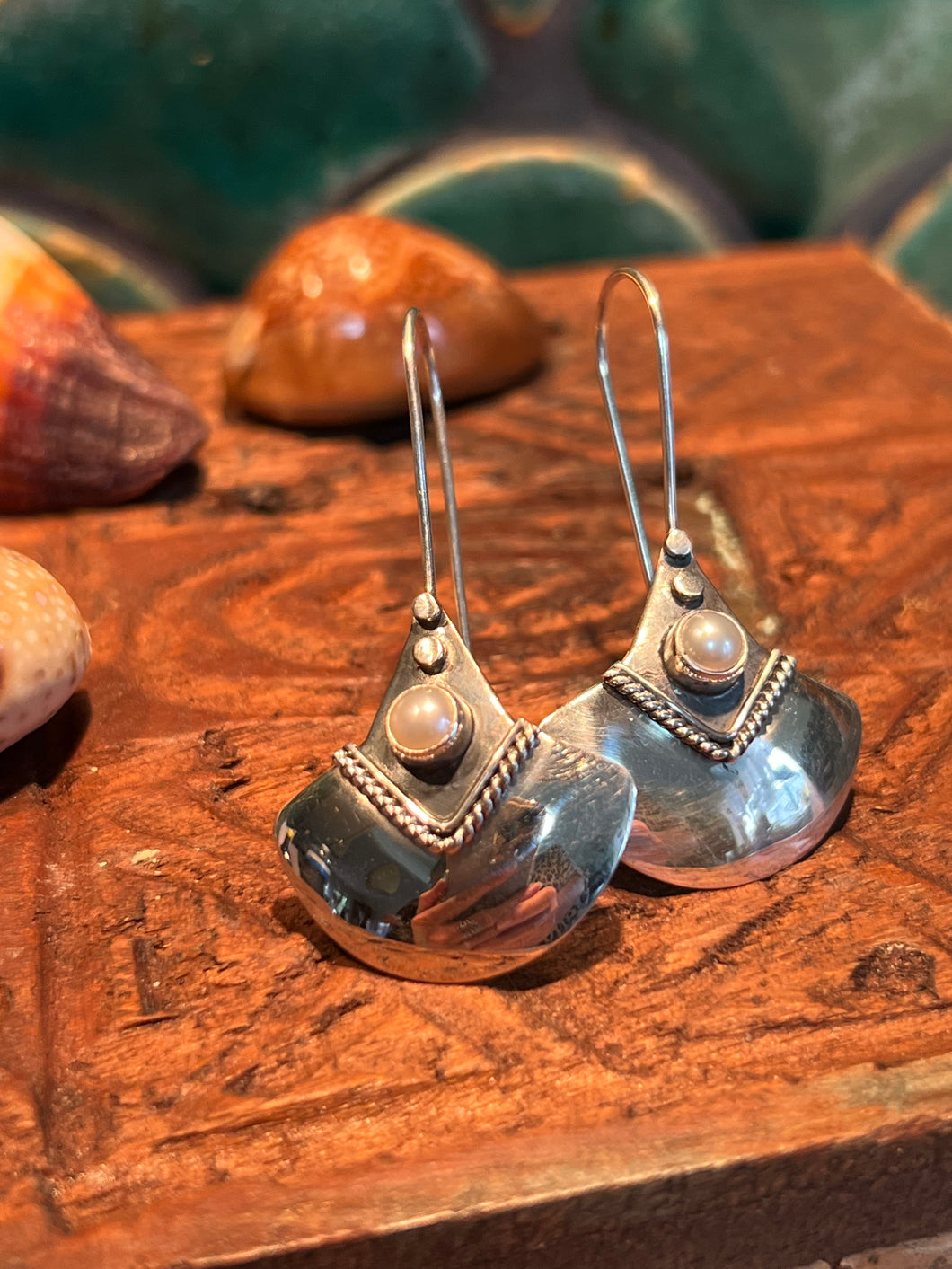 Navo Silver and pearl earrings